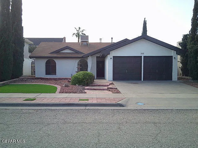 3 bed, 2.0 bath, 1243 sqft, $1,800 — Photo 1