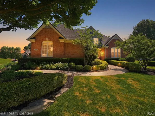 1042 Saint Andrews, Highland, MI 48357