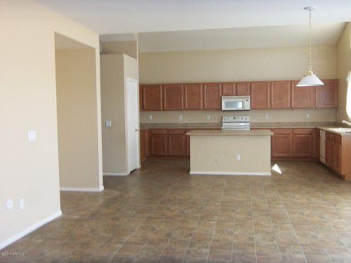 3rd image of 1609 S 105th Dr