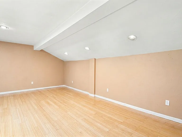 148 F St #4 — Photo 12