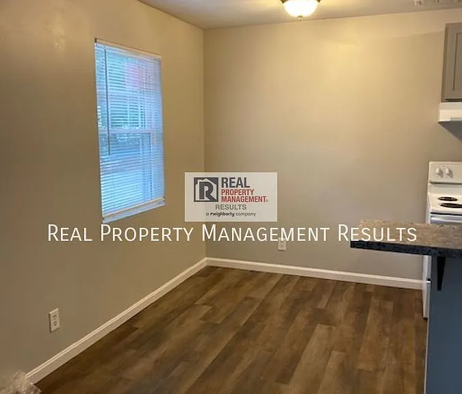 613 Village Ln #19 — Photo 5