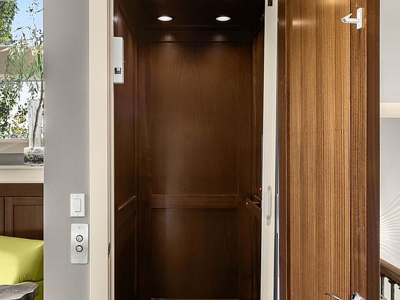 5th image of 1211 N 42nd Place