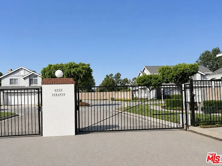 8950 Serapis Ave #10 — Photo 2
