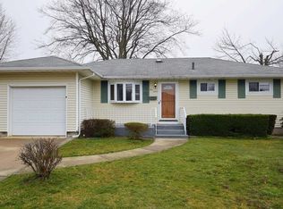 112 Rhode Island Ave, Bay Shore, NY 11706