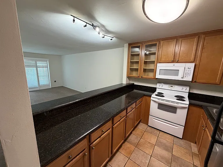 3030 Suncrest Dr #209 — Photo 5