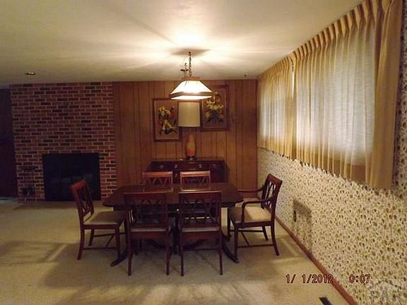 2nd image of 800 S 6th St