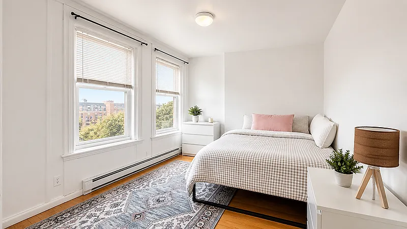2 bed, 700 sqft, $1,300 — Photo 2