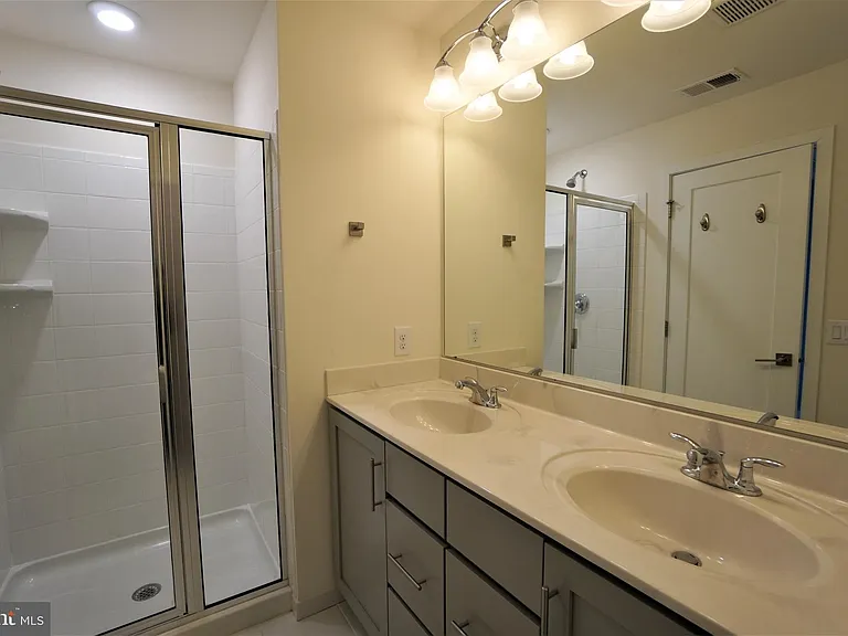 6 Manchester Dr — Photo 25