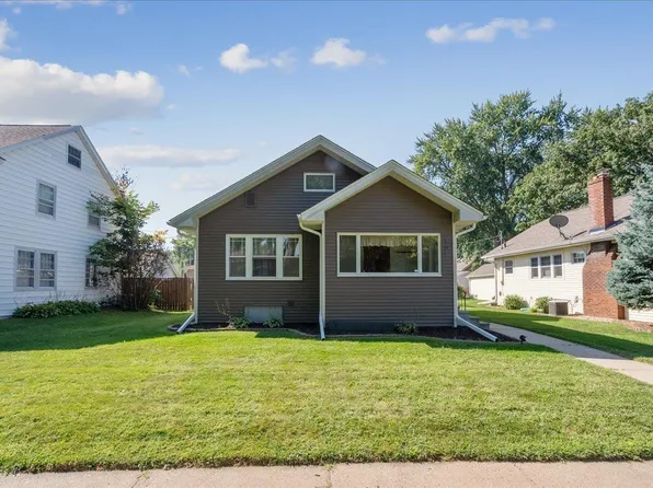 607 Home Park Blvd, Waterloo, IA 50701