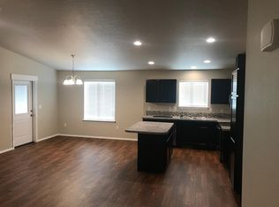 410 Chelsea Ln, Stanfield, OR 97875