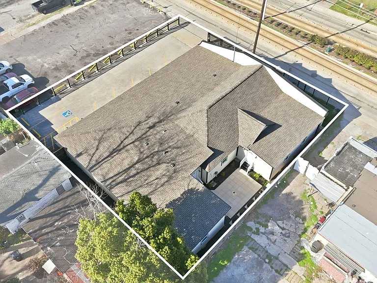 3911 Fulton St — Photo 42