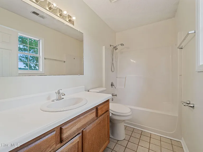 502 Nutfield Dr — Photo 10