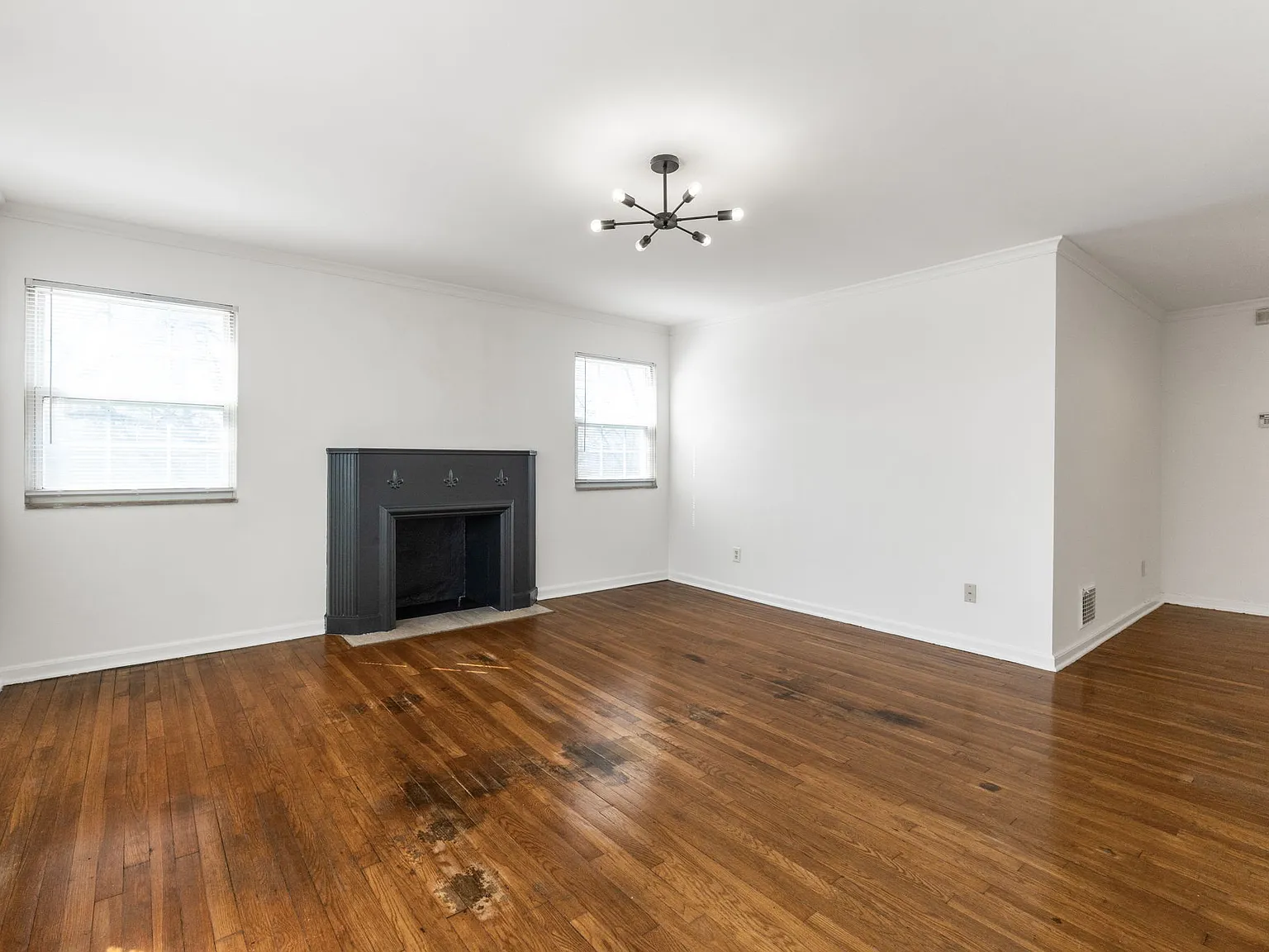 2 bed, 6048 sqft, $1,300 — Photo 4