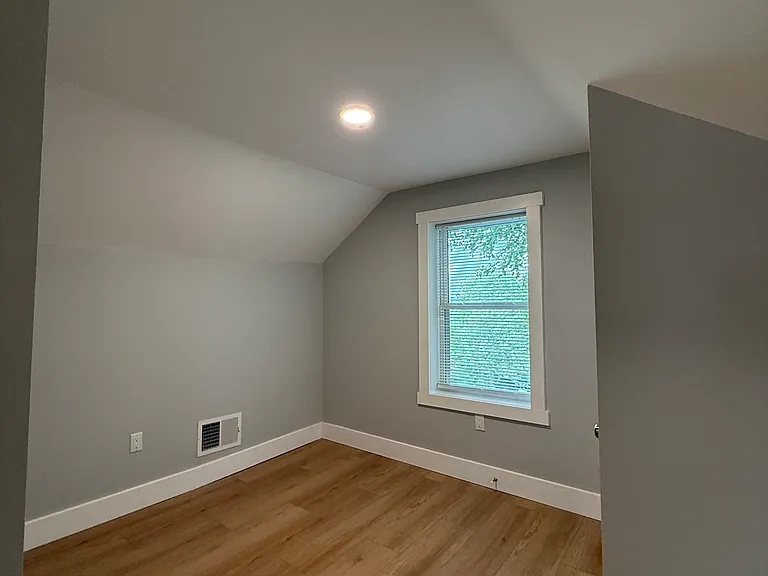 23 1/2 E Washington Ave — Photo 31