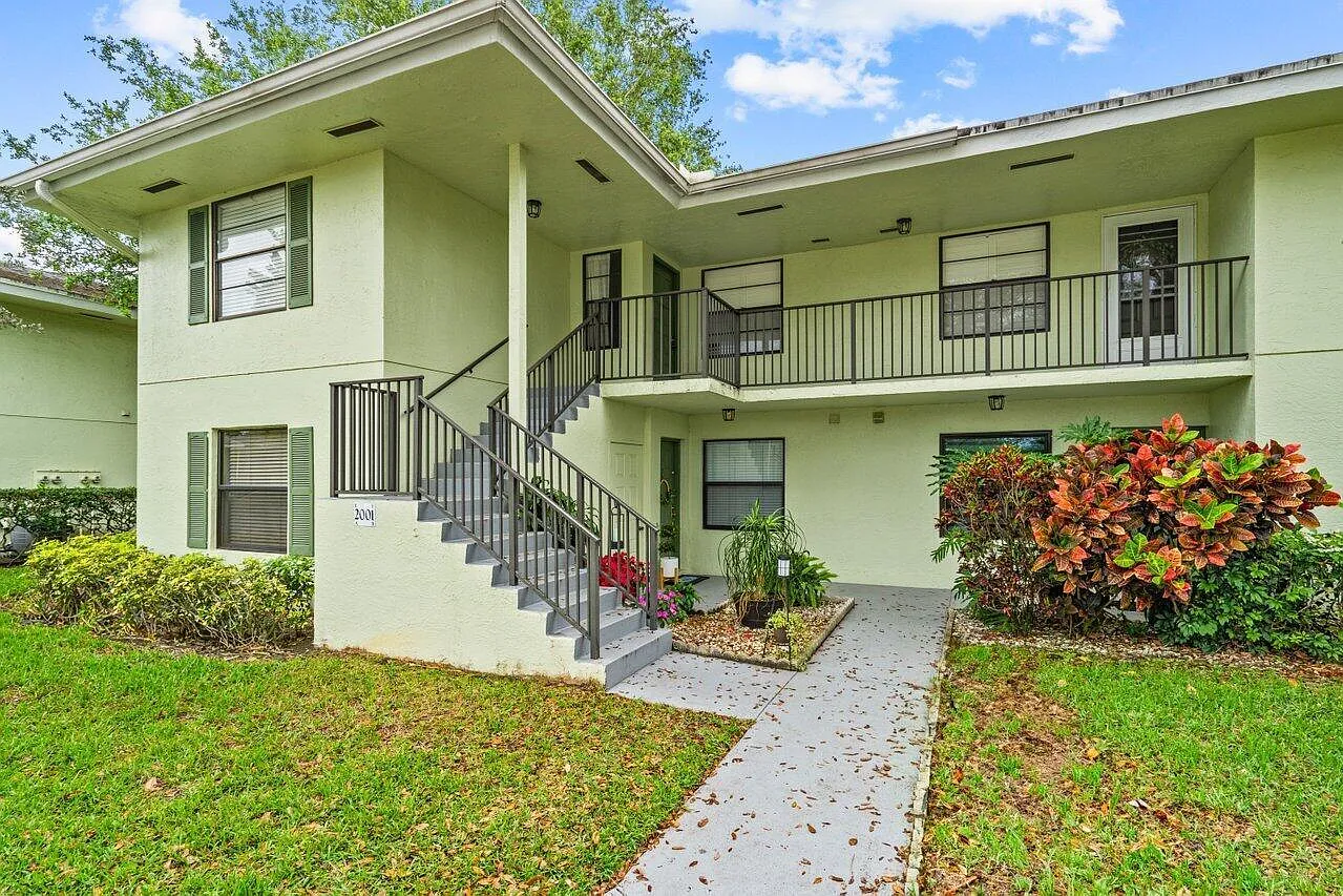 3 bed, 2.0 bath, 1400 sqft, $4,000 — Photo 1