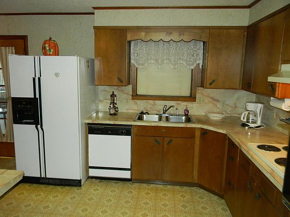 5th image of 204 W 8th St