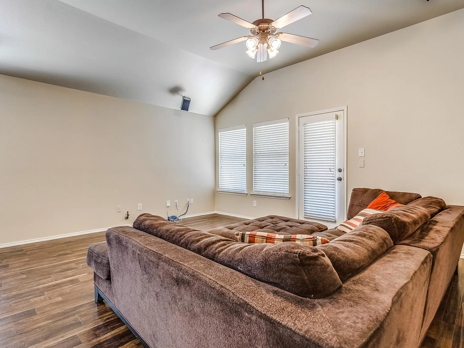 3 bed, 1750 sqft, $2,100 — Photo 4