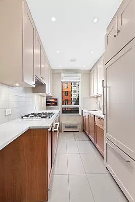 5th image of 333 E 55th St Penthouse D