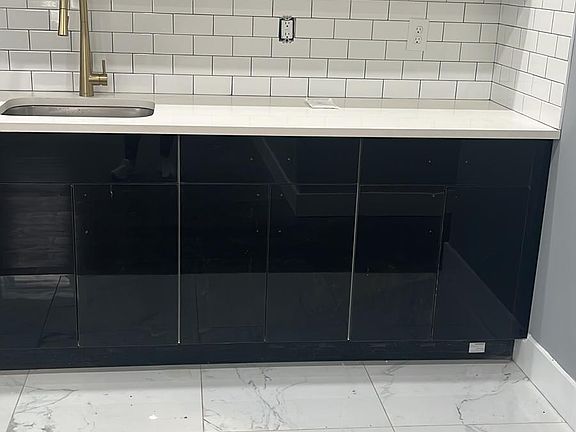 3rd image of 367 S Orange Ave Floor 2