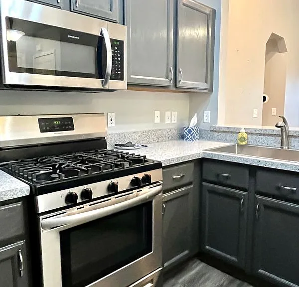 4417 Inverness St — Photo 2