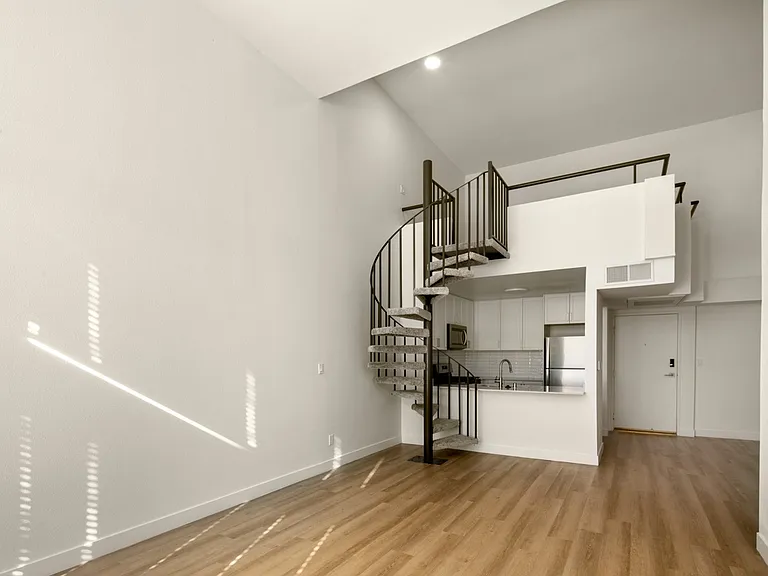 Warner Pointe — Photo 12
