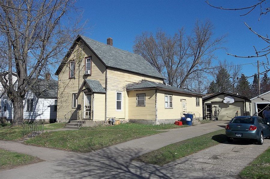 1st image of 224 Forest Ave E
