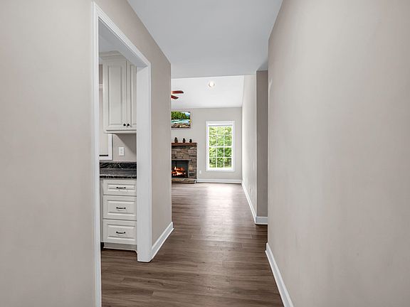 3rd image of 216 Hillcrest Dr