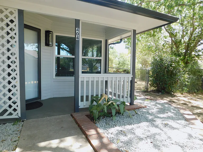 404 Woodson Cir — Photo 4