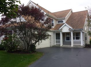 325 Hampton Ct, Crystal Lake, IL 60012