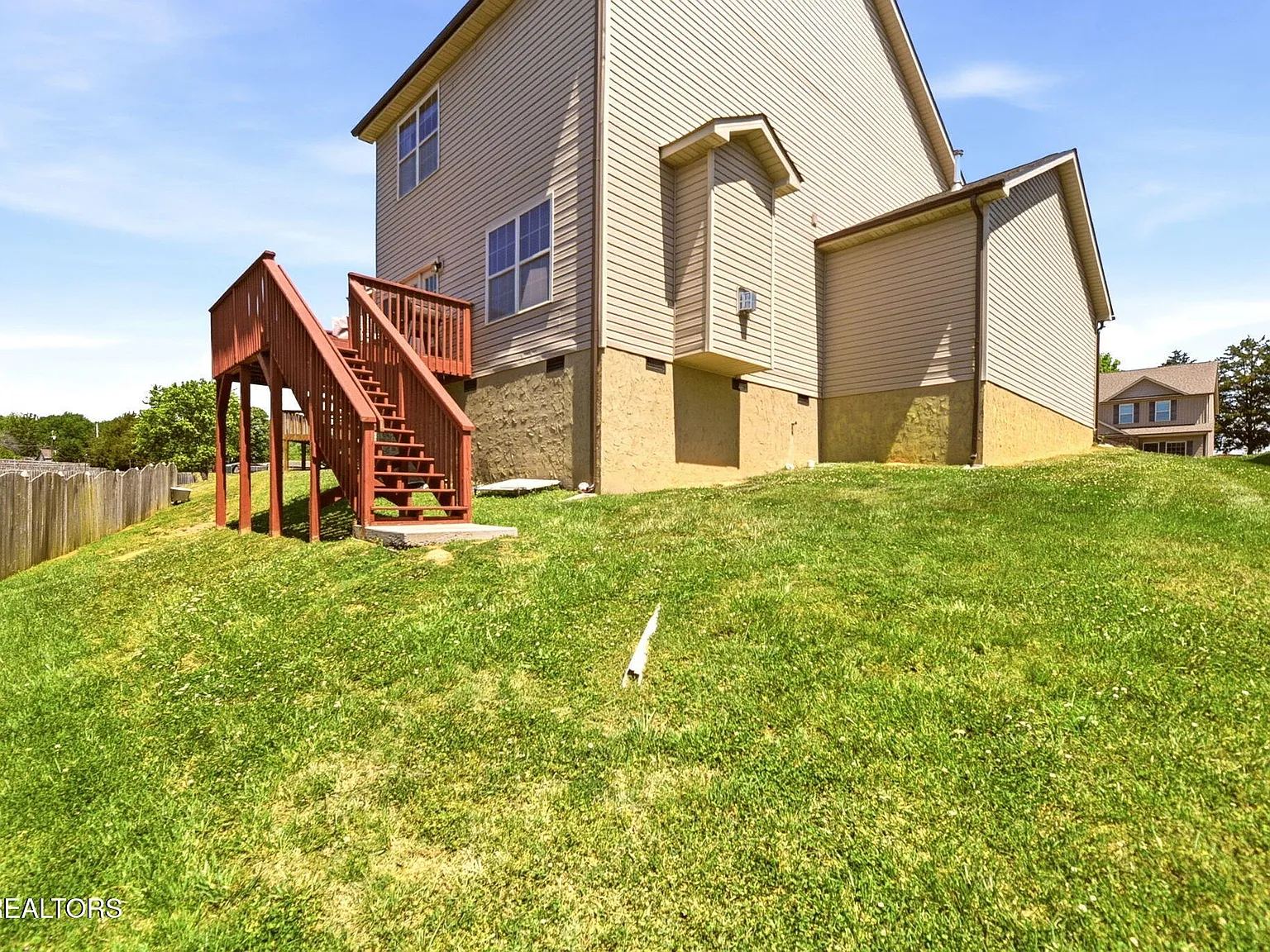 3 bed, 2.5 bath, 1936 sqft, $2,600 — Photo 4