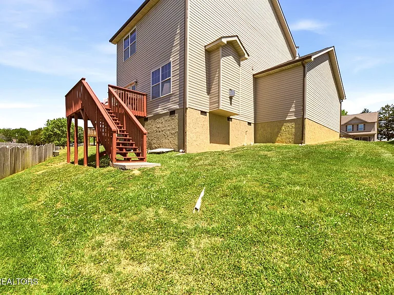 1635 Silver Spur Ln — Photo 4