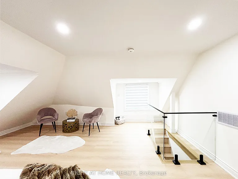 11 Holton Ave N #UPPER — Photo 33
