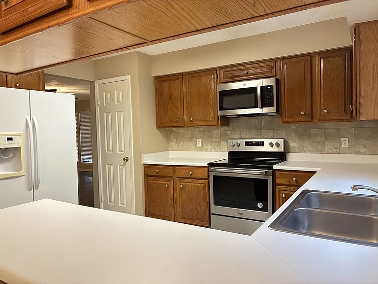 16042 Pinyon Creek Dr — Photo 8