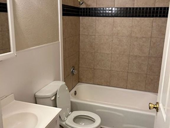3rd image of 807 Morse St