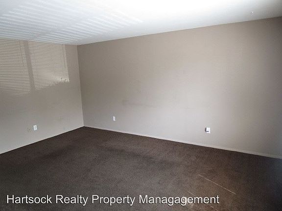 2nd image of 330 Calumet Ave APT 14