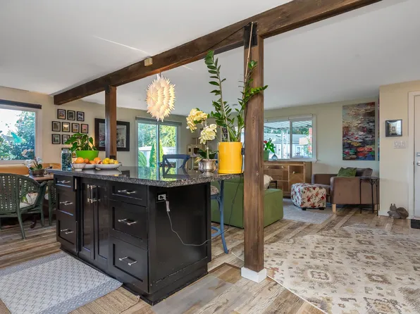 1840 160th St #6, Surrey, BC V4A 4X4