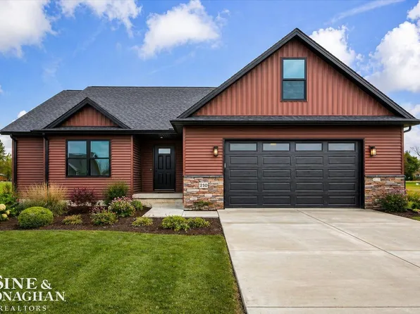210 Oregon Ave, Marysville, MI 48040