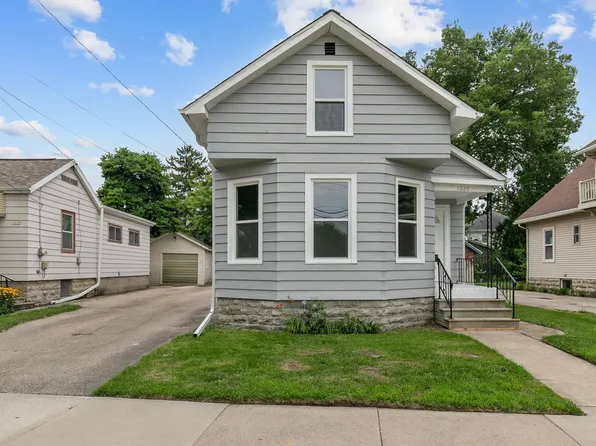 1025 School Ave, Oshkosh, WI 54901