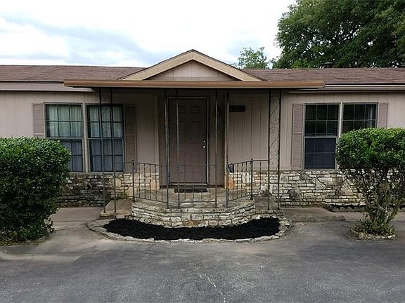 4th image of 1205 Arcadia Dr