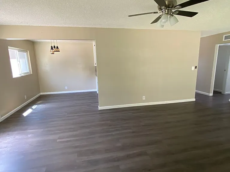 4558 Eileen Ln — Photo 7
