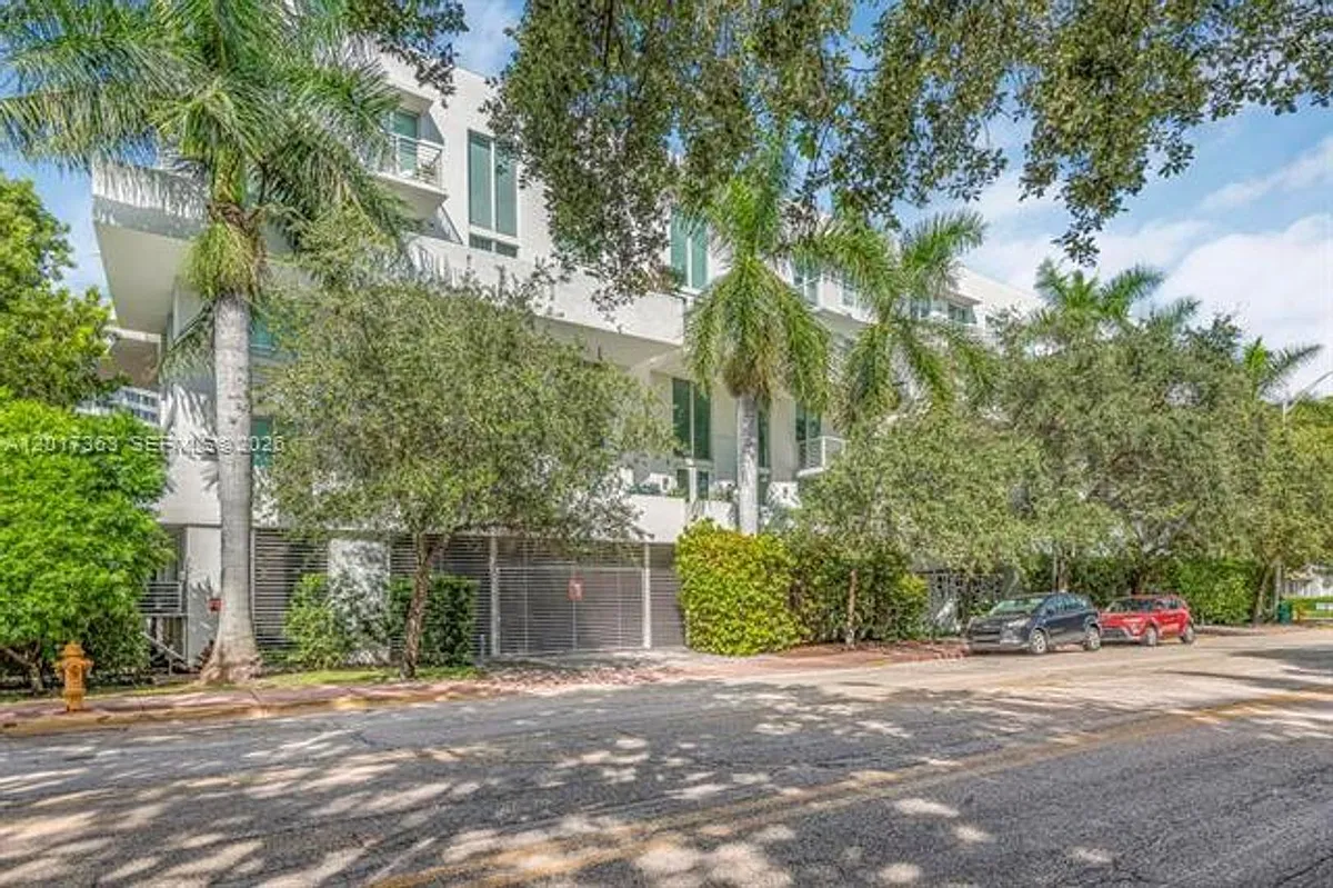 Building Photo - 1428 West Ave #206