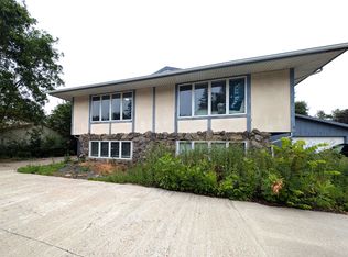1173 County Road B W, Roseville, MN 55113