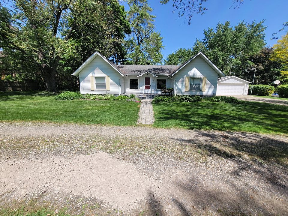 1st image of 370 W Square Lake Rd