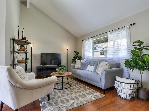 5th image of 272 Truckee Ln