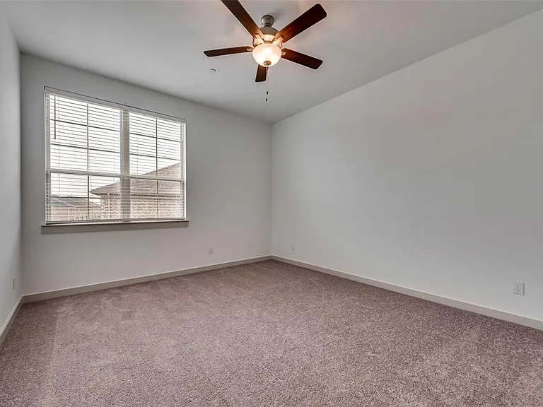 539 Cobblestone Ln — Photo 16