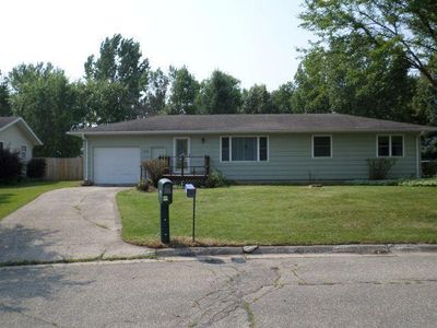 106 Circle Dr, Thief River Falls, MN, 56701