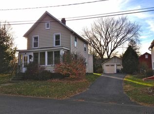 4 Hudson St, Castleton, NY 12033