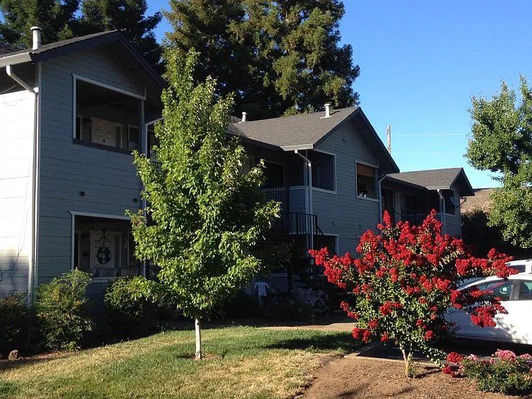 Cameo Village Apartments — Photo 13