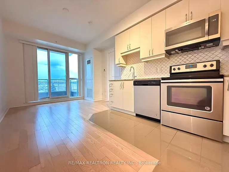 9205 Yonge St #419 — Photo 6