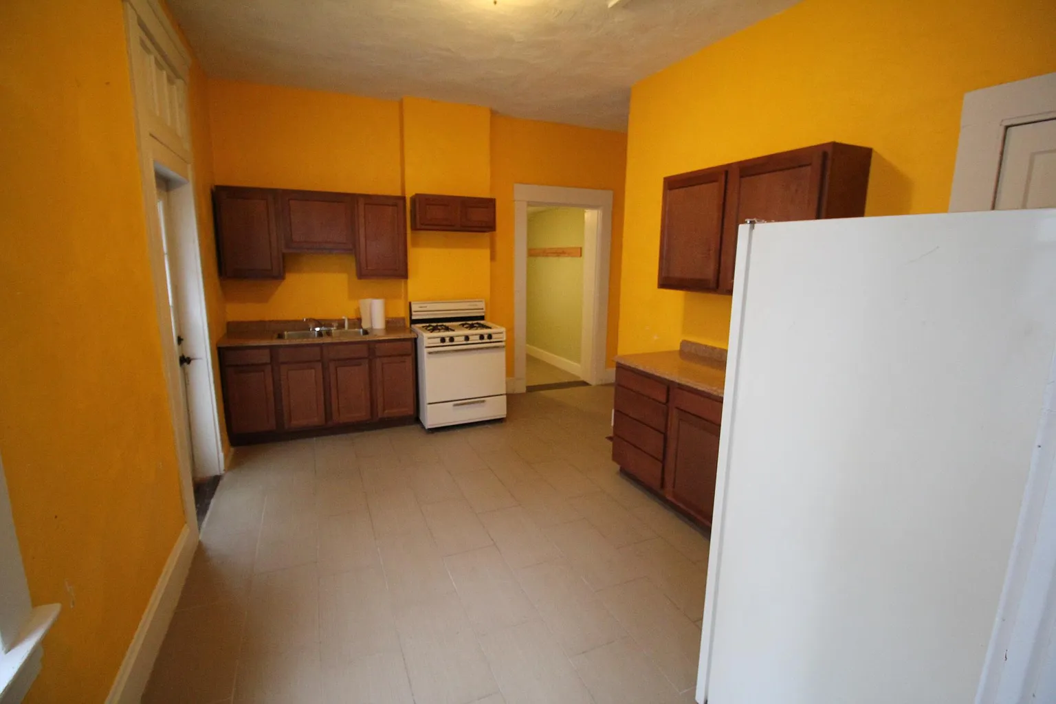 303 Lindsey St photo 1